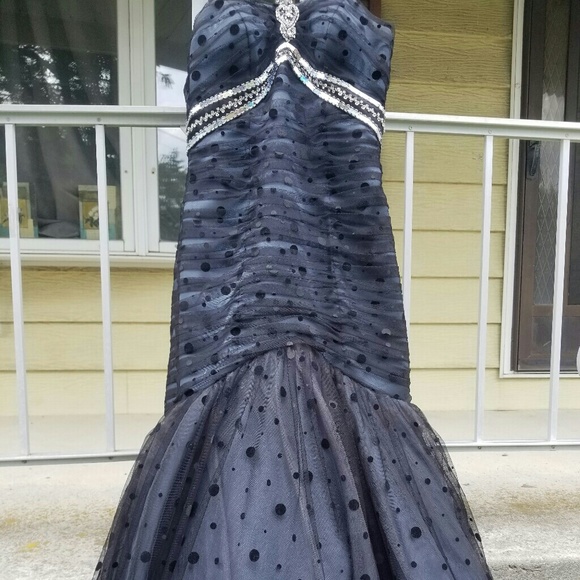 FORMAL GOWN SIZE 10, LUXGAL - Picture 8 of 8